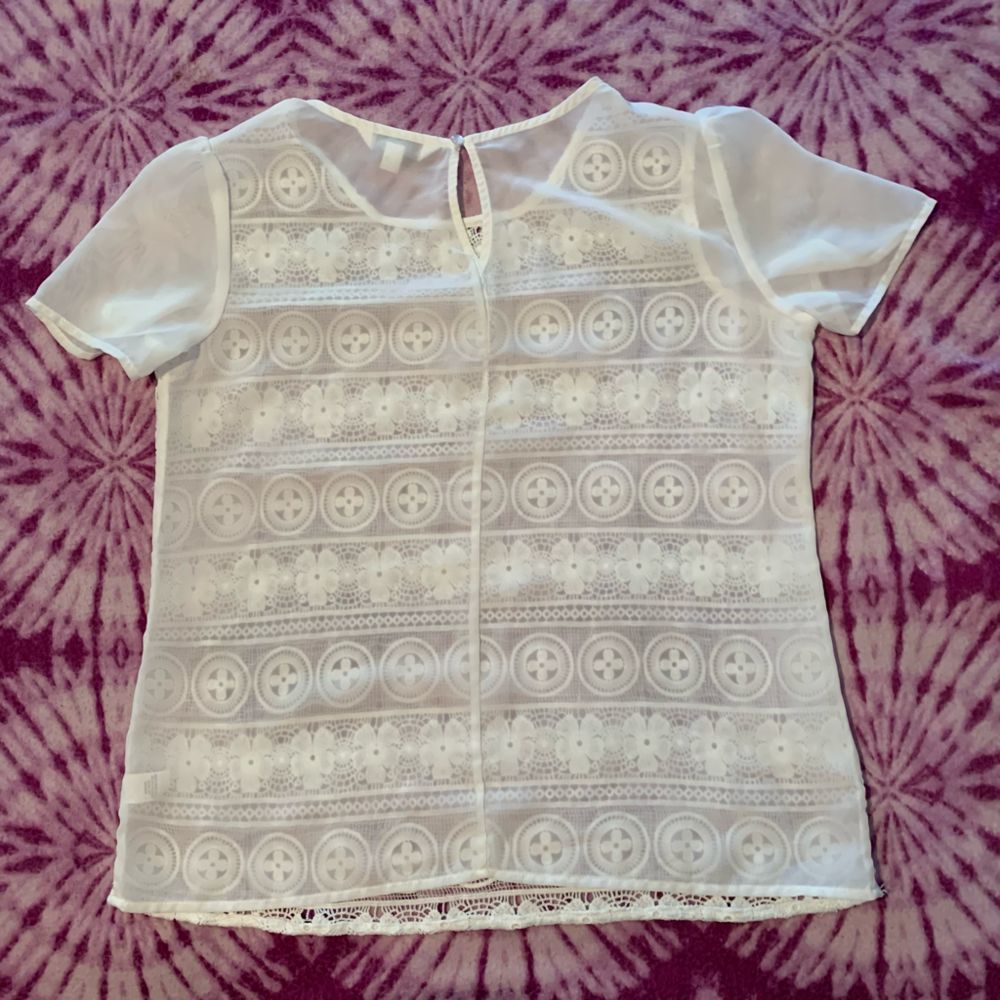 🦚5/20🦚 Charming Charlie ivory sheer blouse M